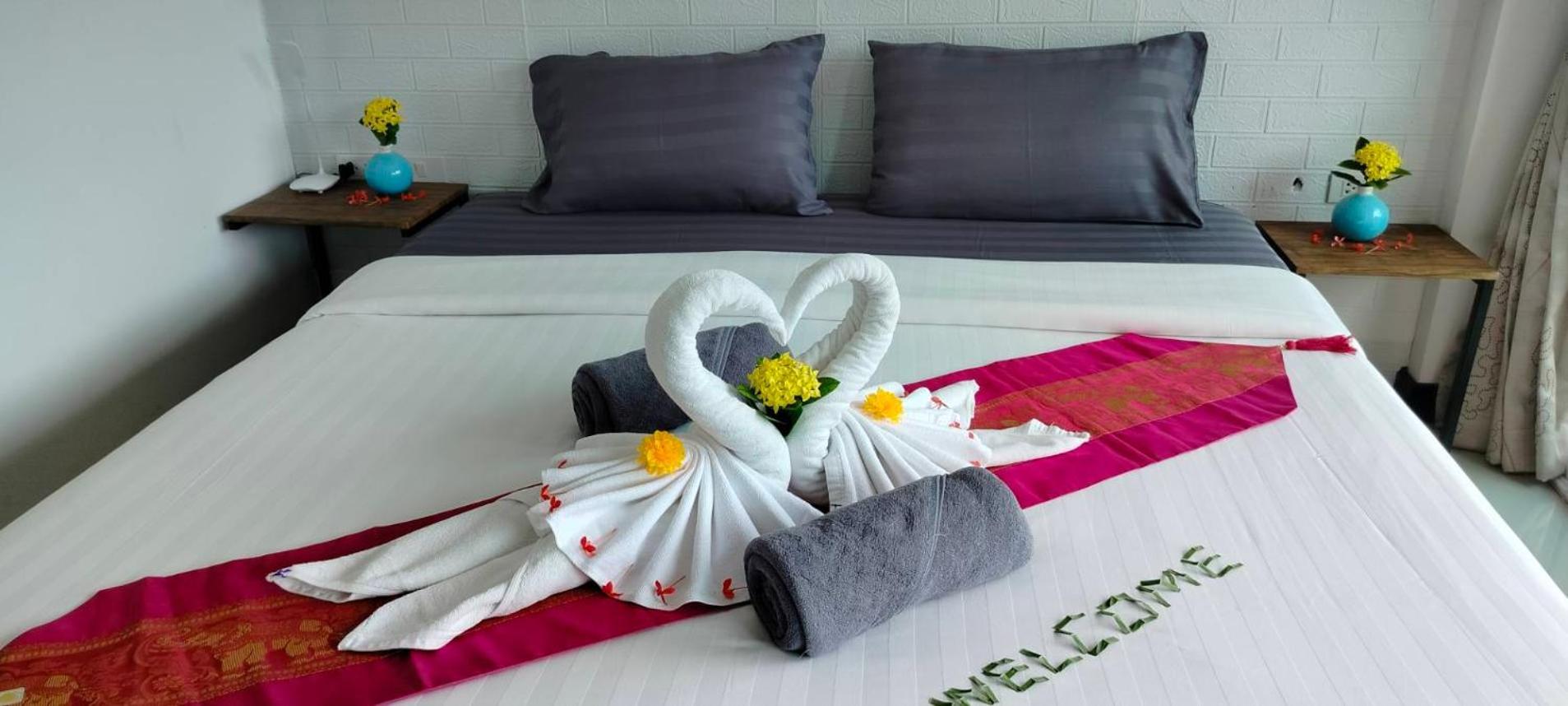 At Home Hotel Patong Exteriör bild