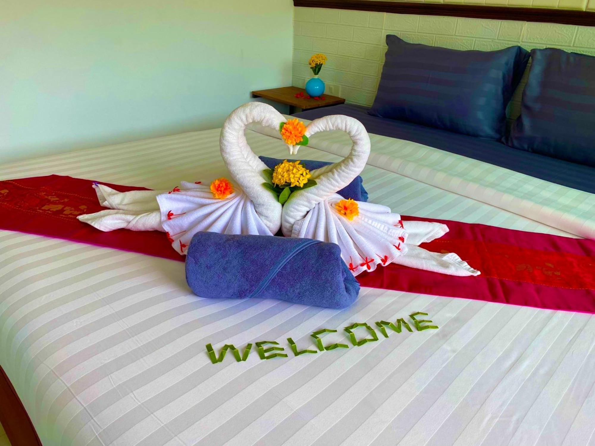 At Home Hotel Patong Exteriör bild
